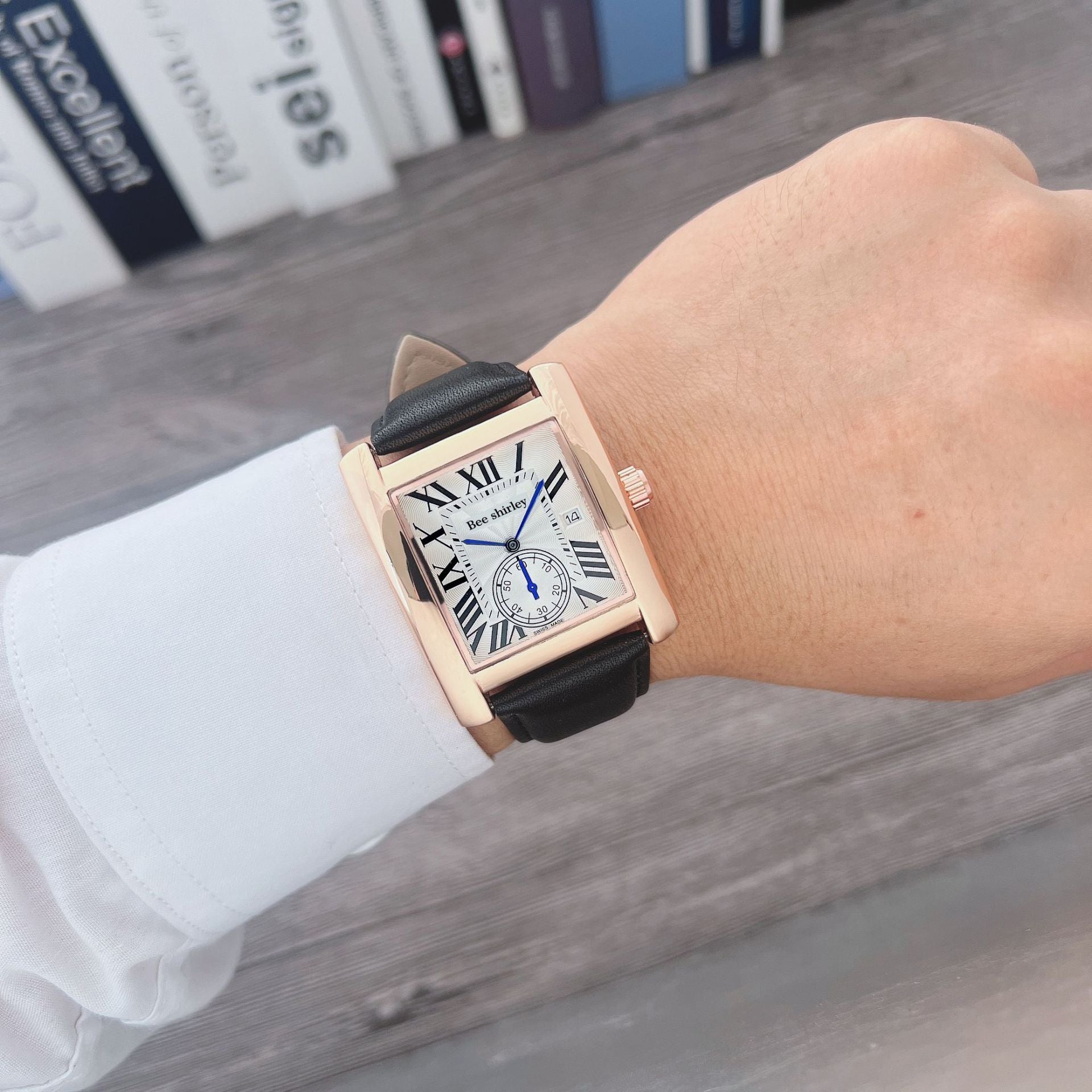 おしゃれ、クラシック、高見え、ダイジュオスクエア、ヴィナレトロダイヤモンド散りばめ2針半軽量高級卸売クォーツメンズウォッチ