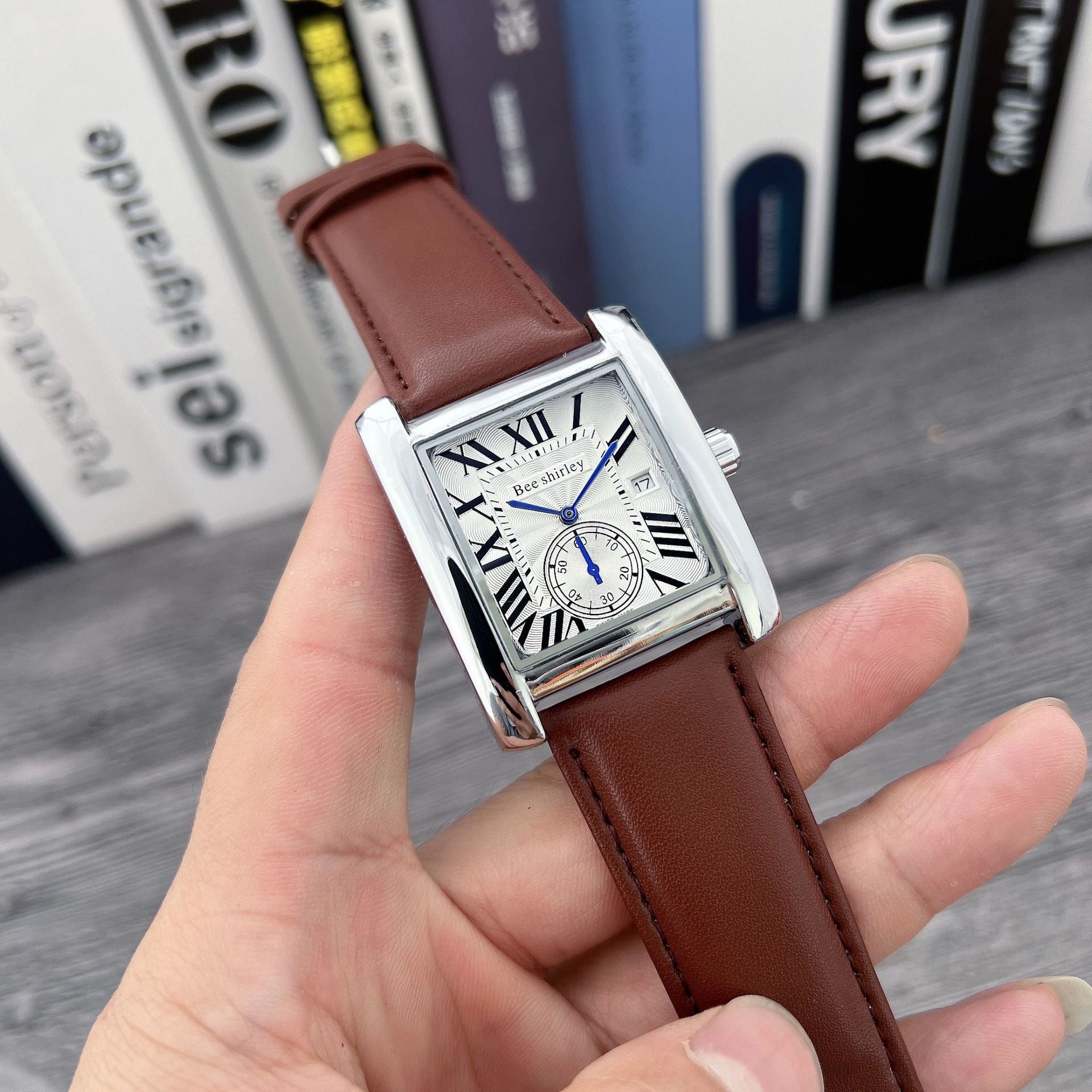 おしゃれ、クラシック、高見え、ダイジュオスクエア、ヴィナレトロダイヤモンド散りばめ2針半軽量高級卸売クォーツメンズウォッチ